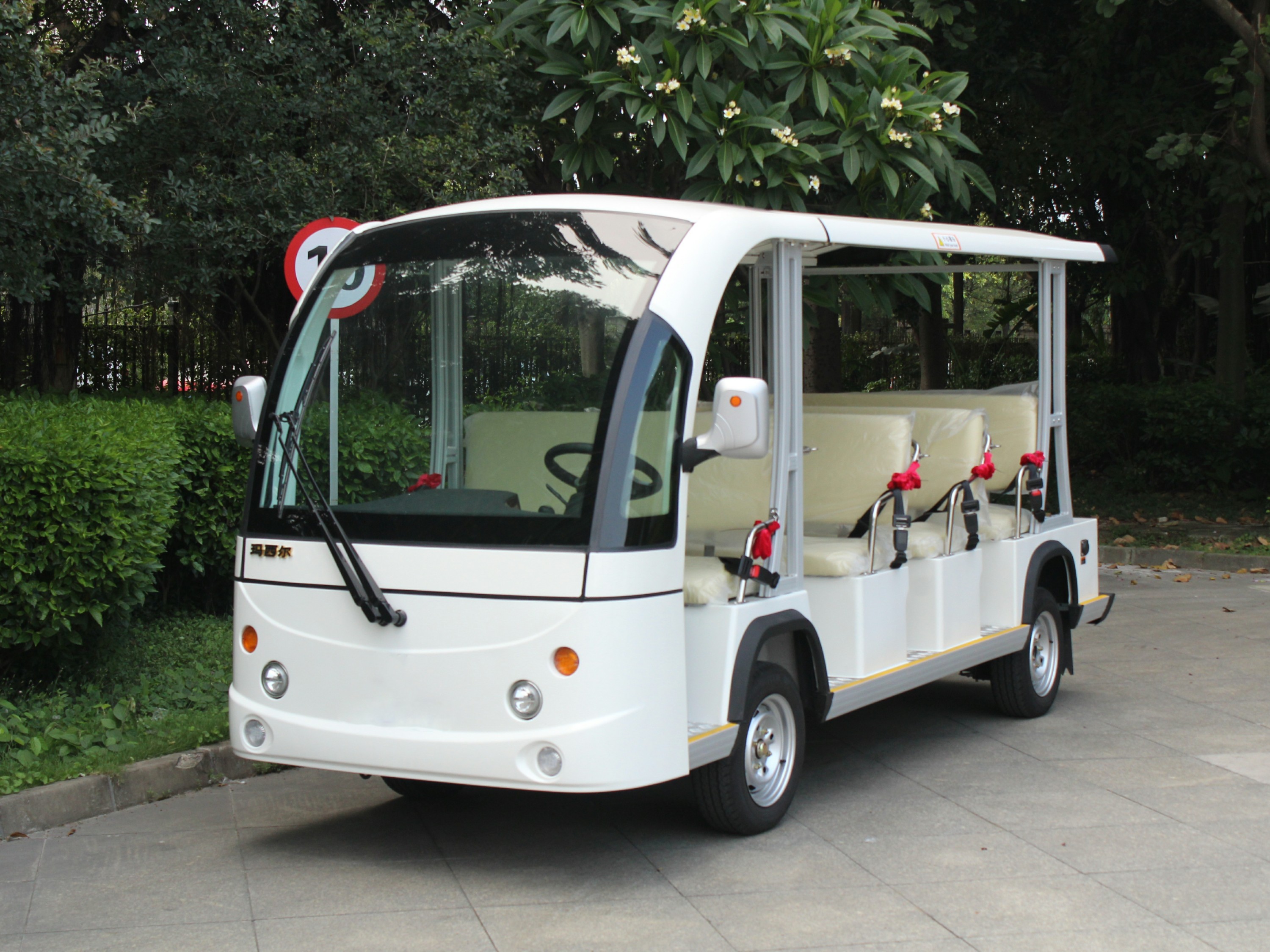 十一座電動(dòng)觀光車