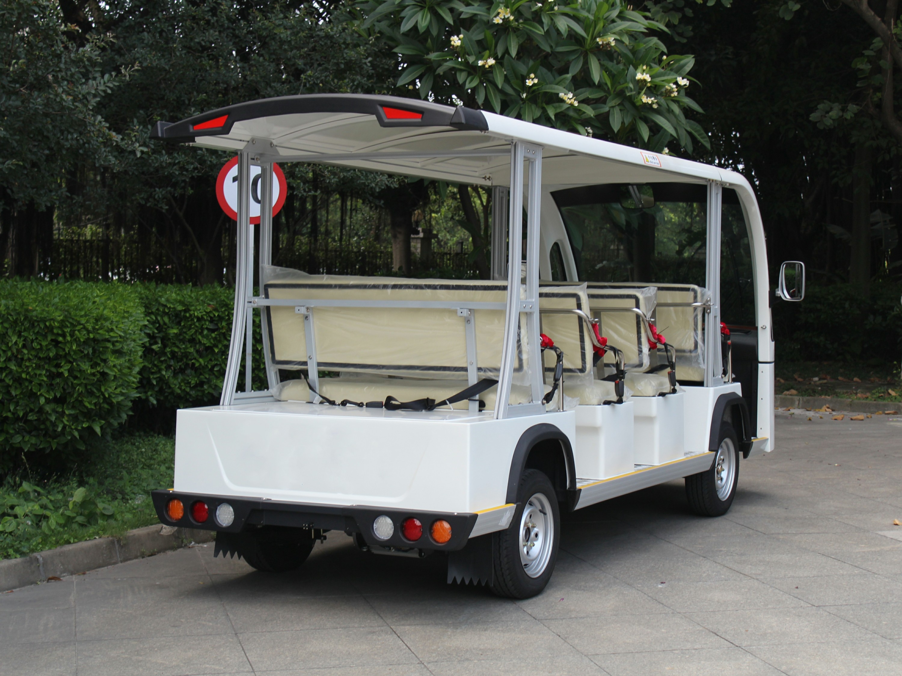 十一座電動(dòng)觀光車